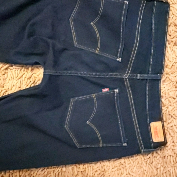 Levi's Jeans - Picture 3 of 4